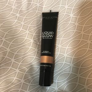Anastasia Beverly Hills 💕 liquid glow